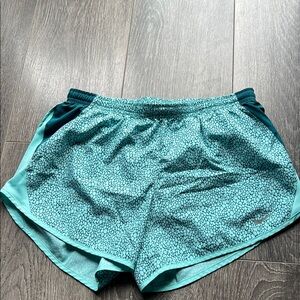 Nike Women's Teal Pebble-Print Athletic Shorts